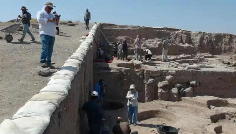 Oylum Höyük'te Sıcak Havalara Rağmen Yorulmak Bilmeyen Kazı Çalışmaları