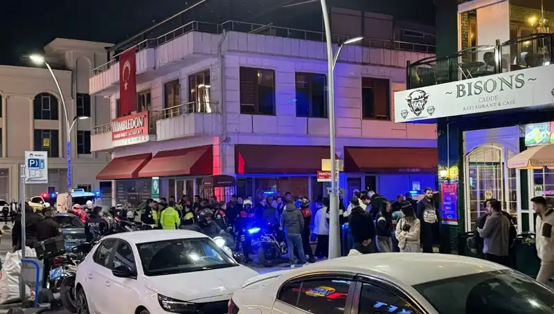 Kafe Önünde Yaşanan Silahlı Saldırı: Bıçaklı Kavga ve Tehditler