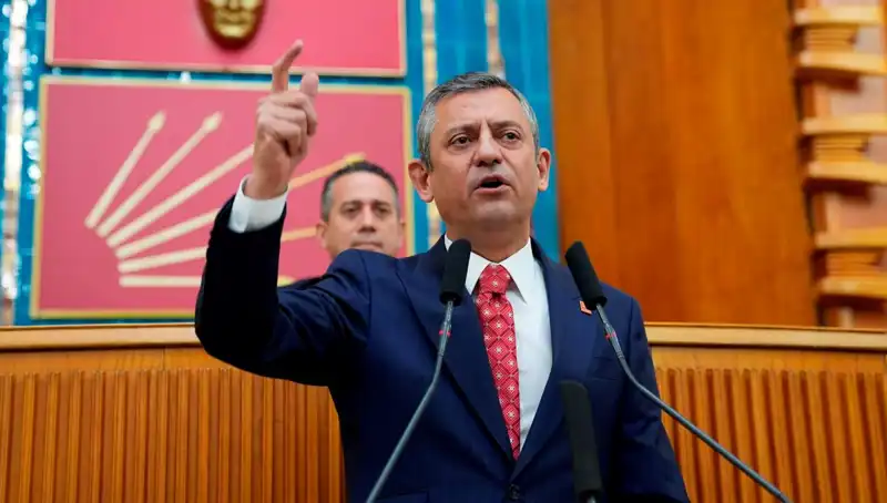 Özgür Özel'den İBB Soruşturmasına Sert Tepki: Adalet Mi, Siyasi Oyun Mu?