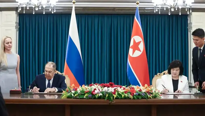 Rusya ve Kuzey Kore: Lavrov'un Sıradışı Görüşmesinin Arkasındaki Sebepler