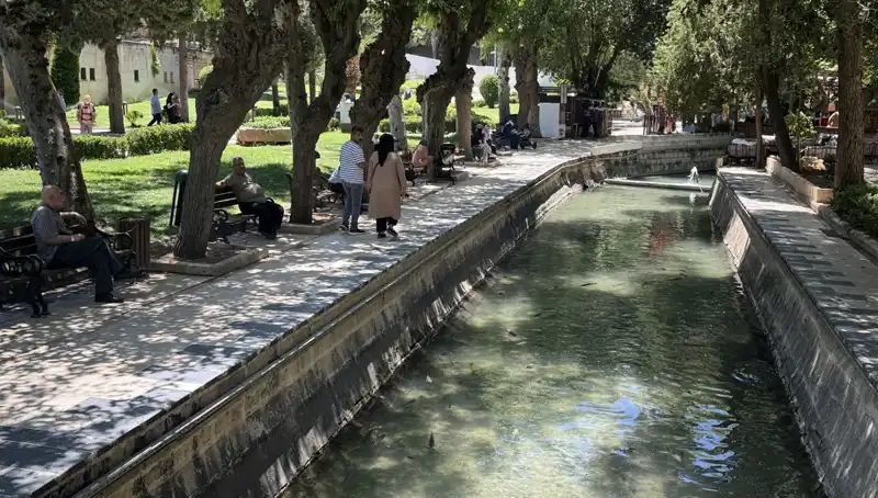Şanlıurfa Sıcaklığıyla Bacalarından Duman Çıkartıyor: Termometreler 37 Dereceyi Gösterdi