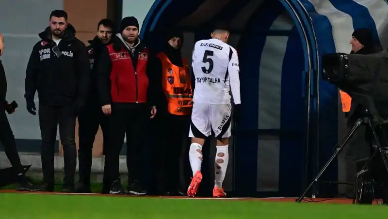 Üst Üste İki Kırmızı Kart Gören Tayyip Talha, Beşiktaş'tan Özür Diledi!