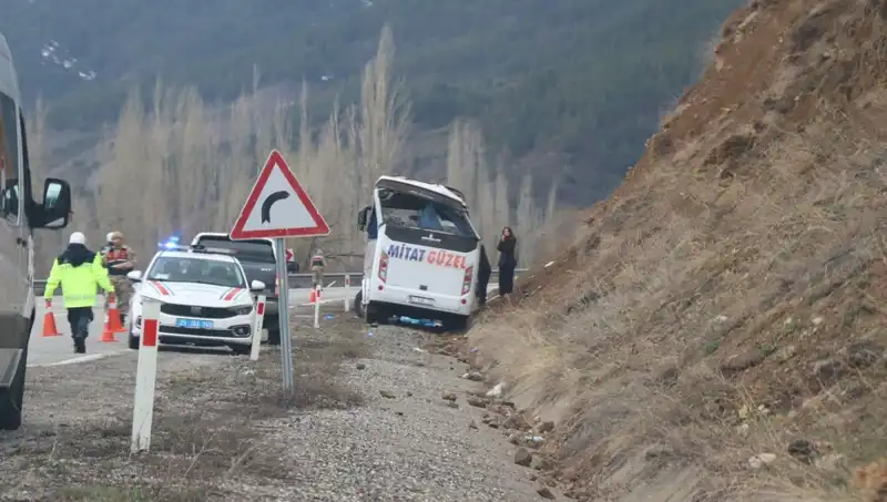 Oltu'da Feci Kaza: İşçi Servisi Minibüsü Devrildi, Yaralı Sayısı Artıyor