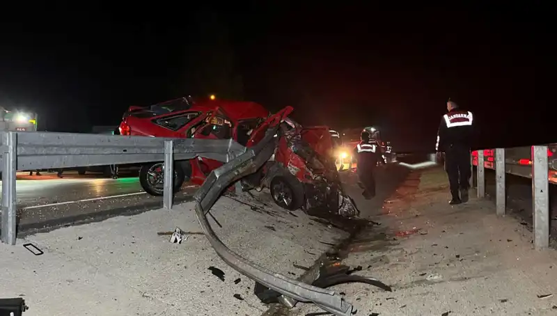 Motosiklet Kazası: 2 Kişilik Aile Bariyerlere Çarpıp Hayatını Kaybetti