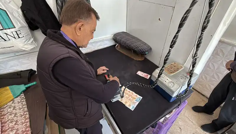 47 Yıllık Terzi Ahmet'in Paraları Ütüleme Ritüeli: Ne Anlama Geliyor?