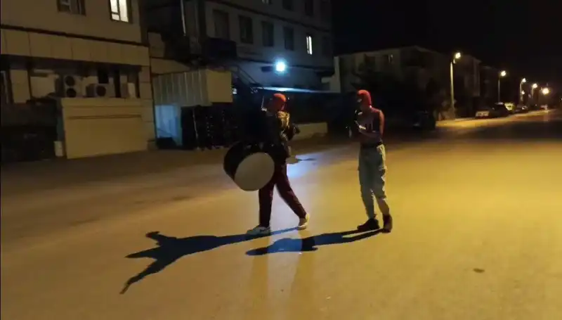 Erzincan Sokaklarında Sahur Geleneği: Örümcek Adamlar Davul Zurna ile Coştu!