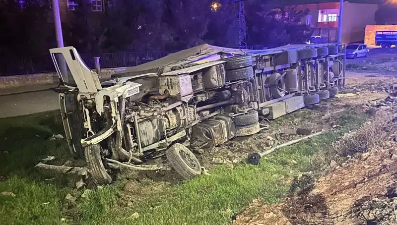 TIR Devrildi, 6 Kişi Yaralandı: Kaza Anı ve Sonrası Detaylar