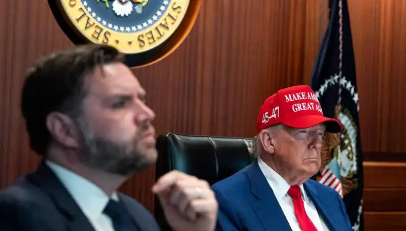 Trump'ın İkinci Azil Tasarısı Reddi: Siyasi Arenada Neler Yaşandı?