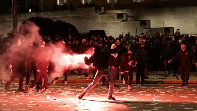 Yunanistan'da Hükümet Krizi: Atina Sokaklarında Protesto Gösterileri Patlak Verdi
