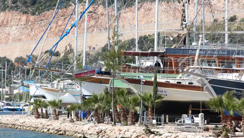 Kaş’ta Gezi Tekneleri Yaz Sezonuna Hazır Bekliyor
