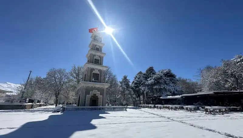 Erzincan Nisan Ayında Bembeyaz Bir Beyaz Cennet Oldu