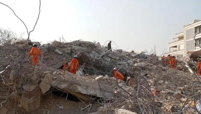 Türk Ekiplerinin Myanmar Görevi: Enkaz Altından Gelen Umut