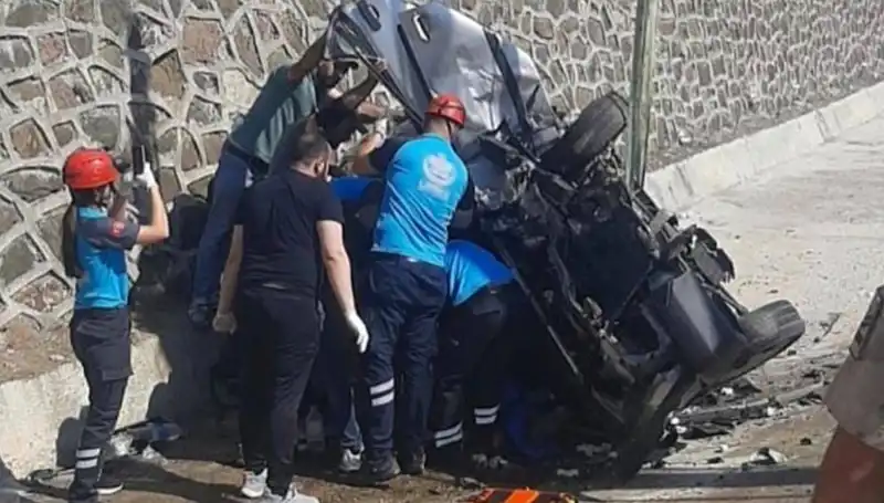Tunceli'de İki Araç Kafa Kafaya Çarpıştı: Kaza Anının Korkunç Detayları
