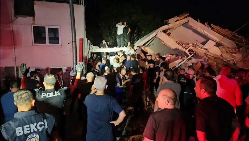 Sındırgı'da Deprem Şoku: Can Kayıpları ve Yaralılarla Gündem Oldu