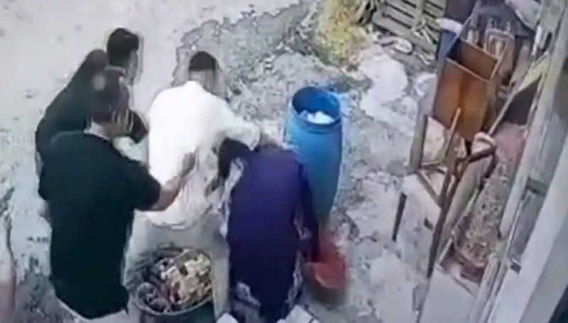 Başakşehir'de Bidon Kavgası: Kadına Şiddet Olayı Şok Ediyor