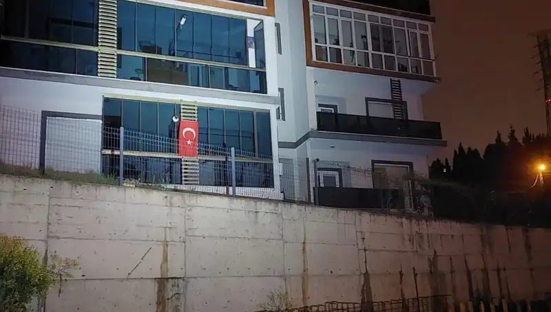 Sakarya'da 4 Katlı Apartman, Tehlike Sebebiyle Tahliye Edildi