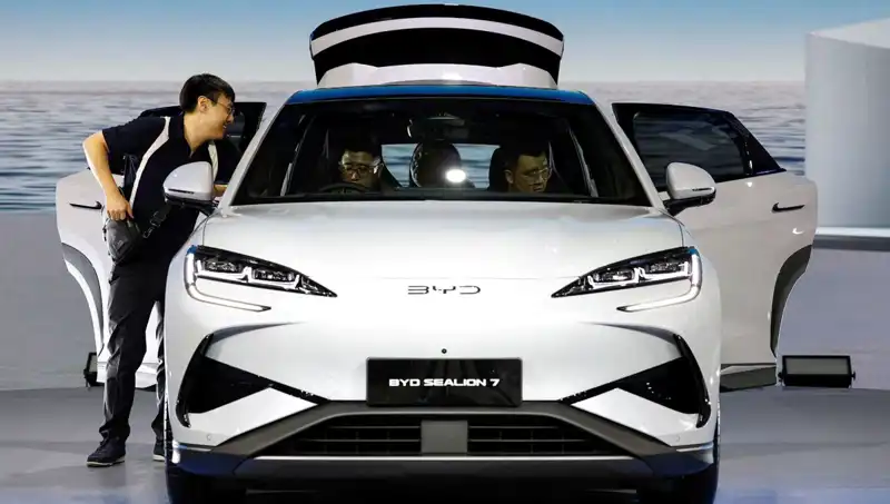 BYD, Tesla’yı Geride Bırakıyor: Satışları 100 Milyar Doları Aştı