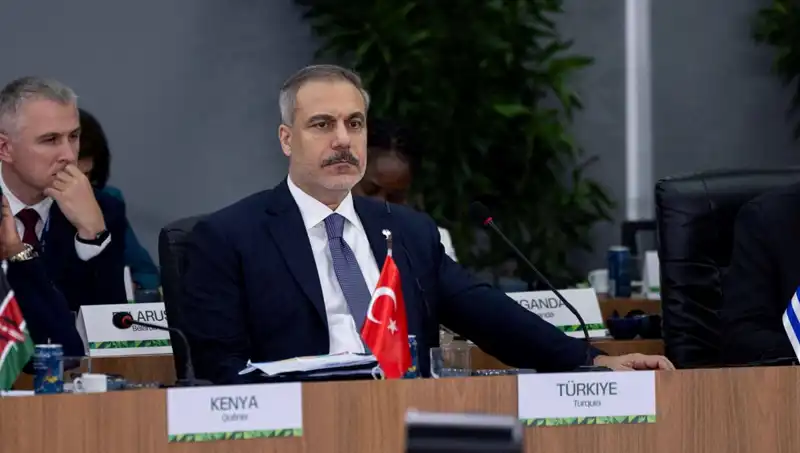 Bakan Fidan BRICS Zirvesi'nde Yapay Zeka Uyarısı Yaptı: Tedbirler Alınmalı!